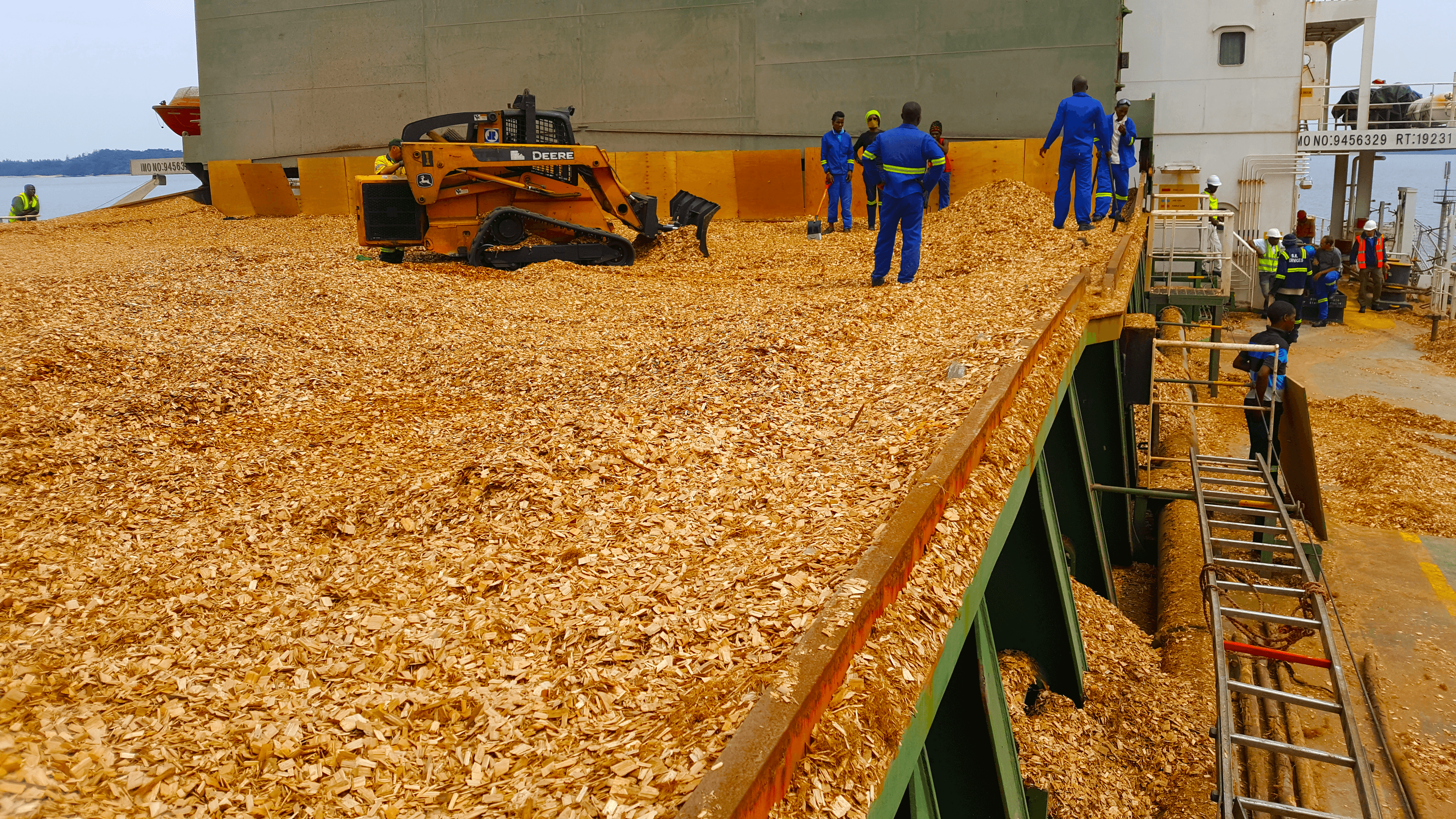 Woodchip cargo being trimmed in a Handymax vessel.